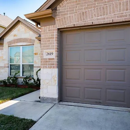 Select Exclusive Room In Fresno Texas